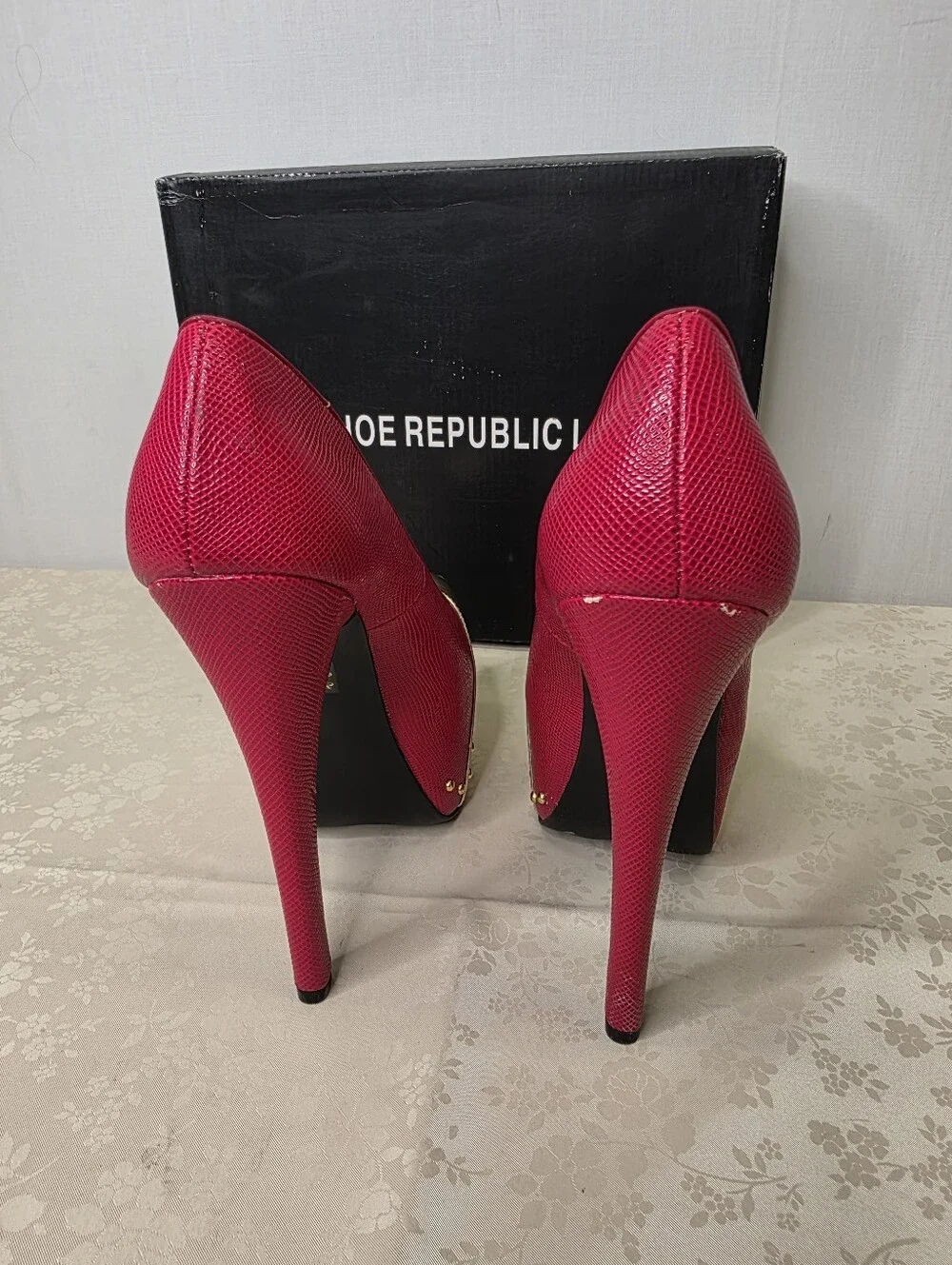 Shoe Republic LA Ethanie Red Snake Cap Toe Platform Pumps Gold Studded Heels 7.5